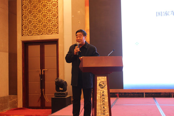矮化苹果苗,脱毒苹果苗,苹果新品种,苹果苗,新品种苹果苗,苹果苗品种,苹果产业高峰论坛